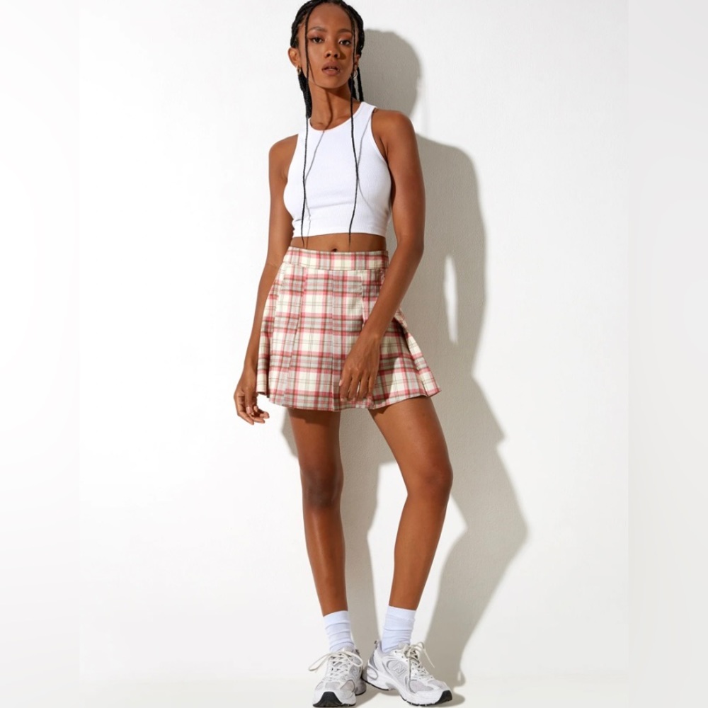 Mini Skirt Motel Rocks